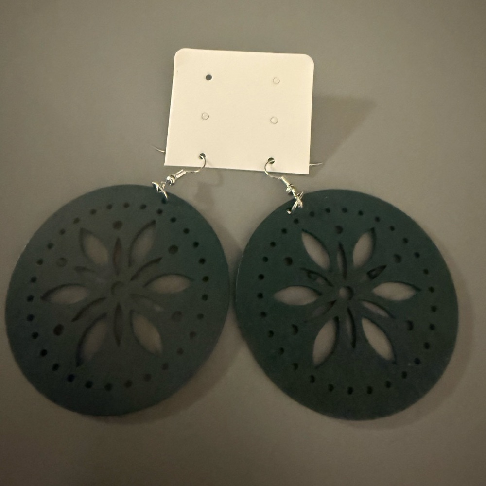 Elegant Black Floral Earrings